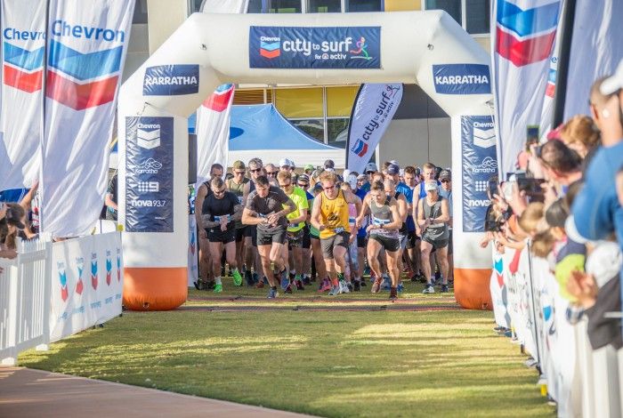 Runners taking off from the CIty to Surf start line